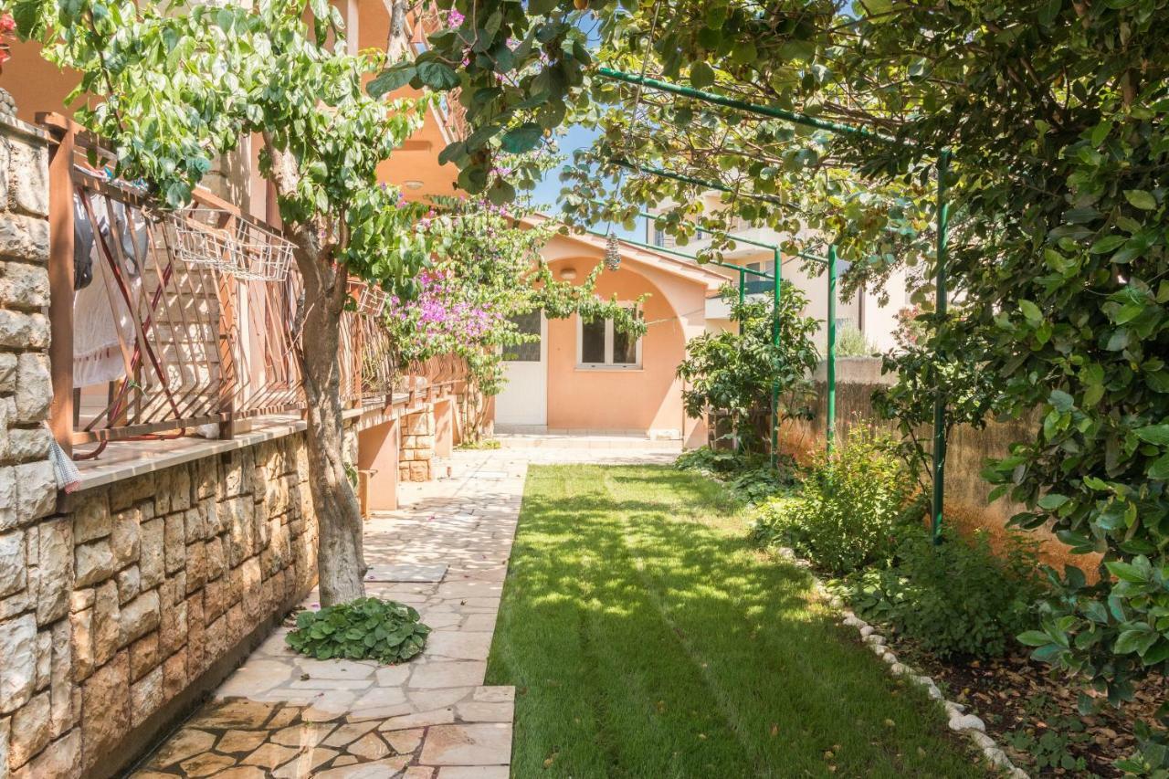 Apartment Taja Ližnjan Εξωτερικό φωτογραφία