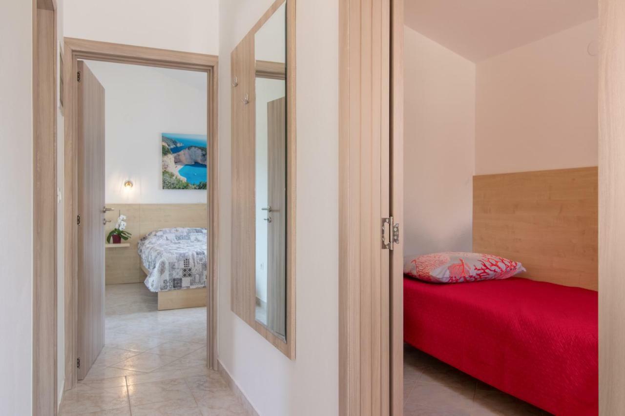 Apartment Taja Ližnjan Εξωτερικό φωτογραφία