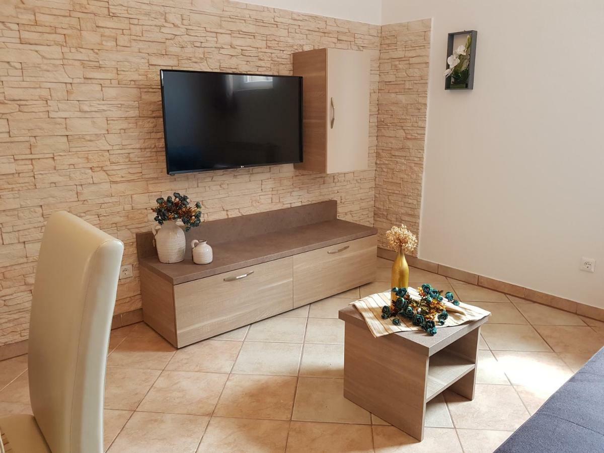 Apartment Taja Ližnjan Εξωτερικό φωτογραφία