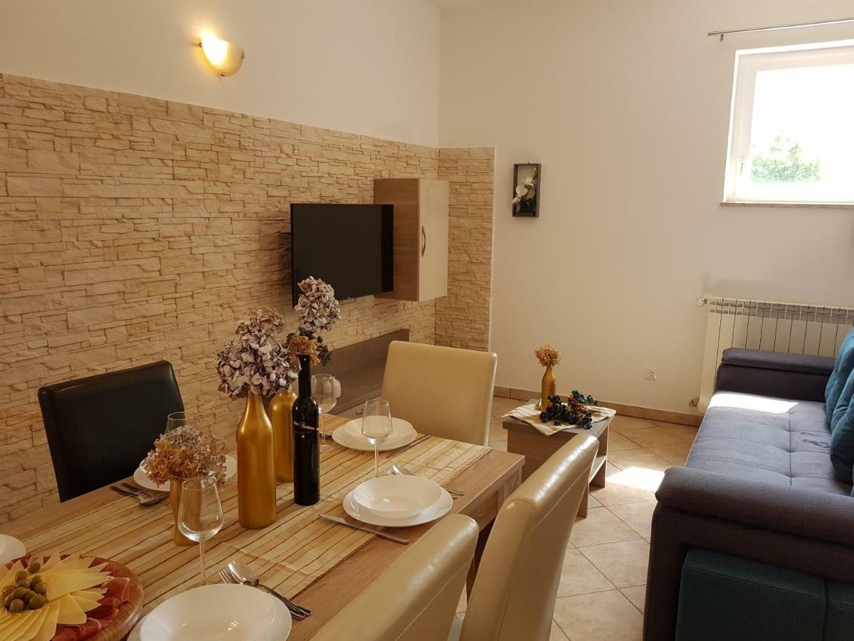 Apartment Taja Ližnjan Εξωτερικό φωτογραφία